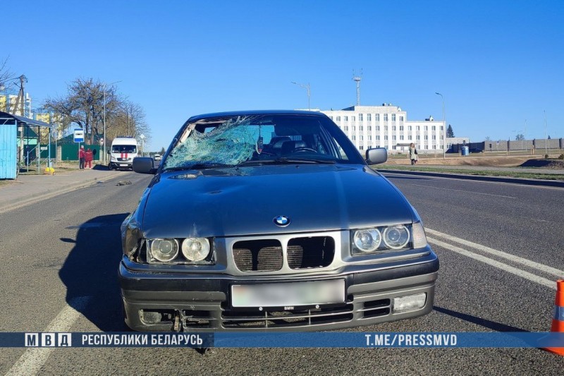 BMW насмерть сбил школьника на электросамокате — видео BMW насмерть сбил школьника на электросамокате — видео