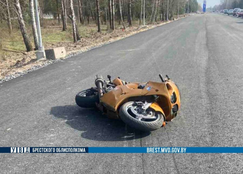 ДТП в Пинском районе: мотоцикл Kawasaki сбил велосипедиста