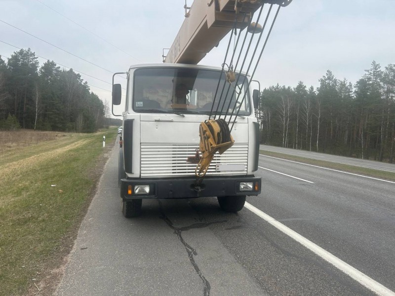 ДТП на трассе М1 в Брестской области: водитель Seat врезался в МАЗ ДТП на трассе М1 в Брестской области: водитель Seat врезался в МАЗ