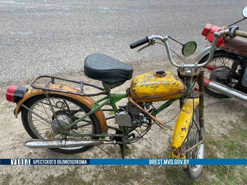 Мопед и мотоцикл: подростки устроили ДТП в Лунинецком районе Мопед и мотоцикл: подростки устроили ДТП в Лунинецком районе