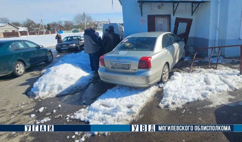 «Получил права четыре месяца назад». 18-летний водитель врезался в магазин «Получил права четыре месяца назад». 18-летний водитель врезался в магазин