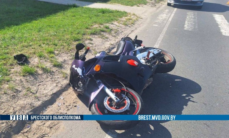 Столкновение с трактором и наезд на пешехода: два ДТП с мотоциклами в Брестской области
