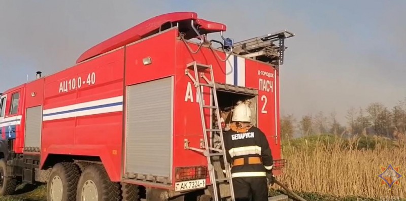 54 сброса воды с вертолетов: как тушили лесной пожар в Столинском районе 54 сброса воды с вертолетов: как тушили лесной пожар в Столинском районе