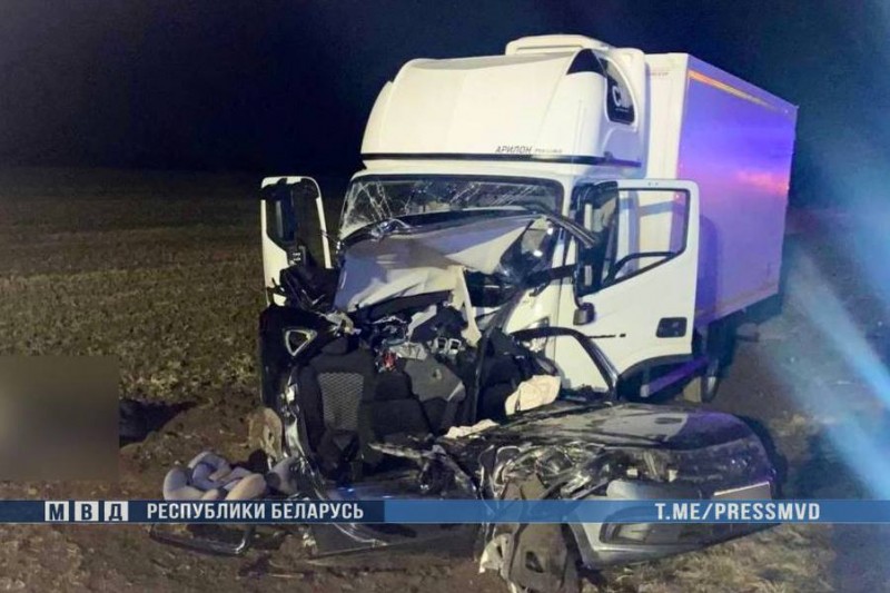 Жуткое ДТП в Беларуси: два человека погибли – шокирующие кадры Жуткое ДТП в Беларуси: два человека погибли – шокирующие кадры