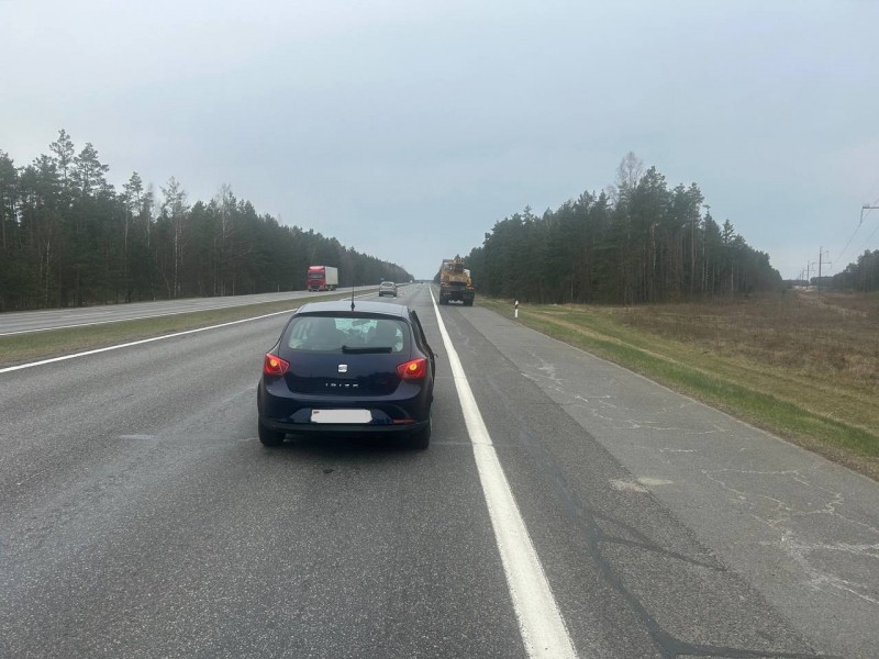 ДТП на трассе М1 в Брестской области: водитель Seat врезался в МАЗ ДТП на трассе М1 в Брестской области: водитель Seat врезался в МАЗ