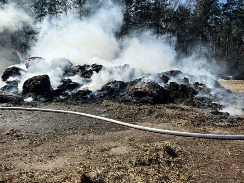 Крупный пожар соломы в Каменецком районе: сгорело 9,5 тонн