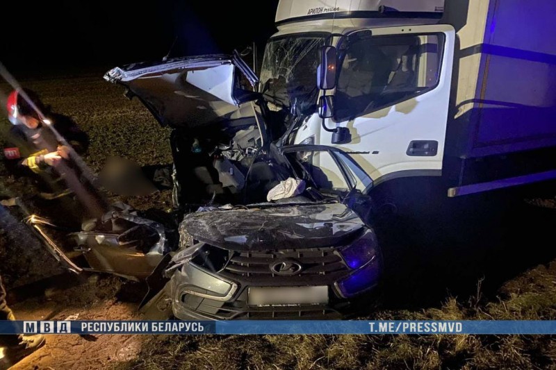 Жуткое ДТП в Беларуси: два человека погибли – шокирующие кадры Жуткое ДТП в Беларуси: два человека погибли – шокирующие кадры