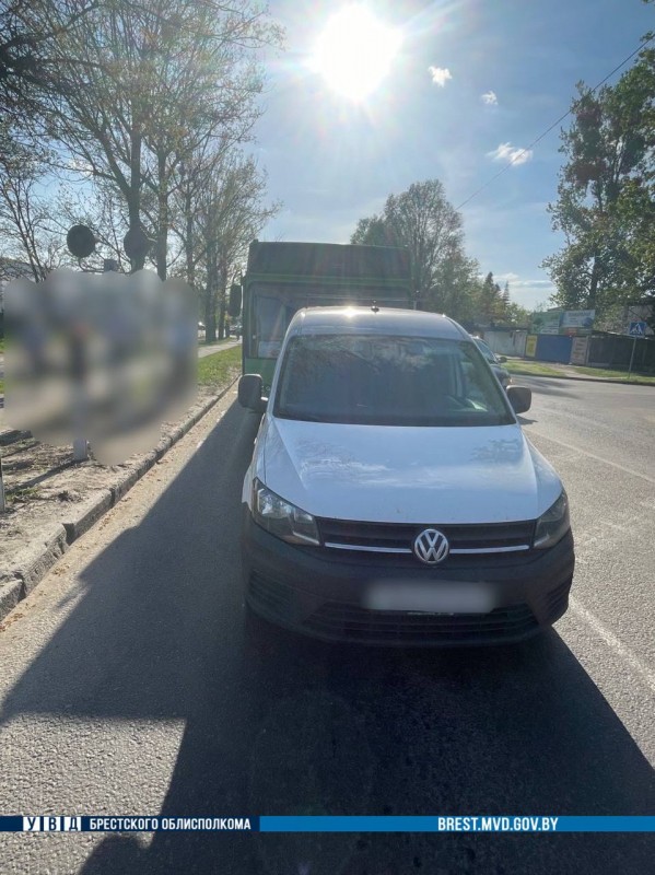 Автобус врезался в Volkswagen в Бресте: женщина-пассажир упала в салоне