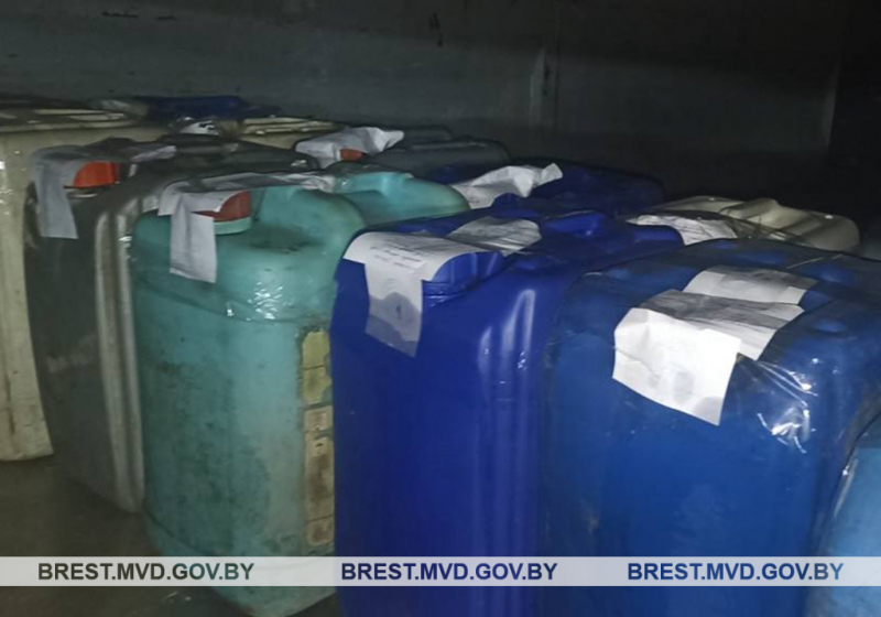 Сливал, вывозил, продавал: как в Брестской области работники предприятий промышляли воровством топлива Сливал, вывозил, продавал: как в Брестской области работники предприятий промышляли воровством топлива