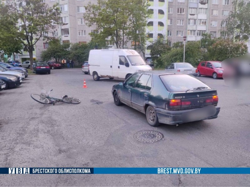 В Бресте водитель Renault сбил велосипедиста