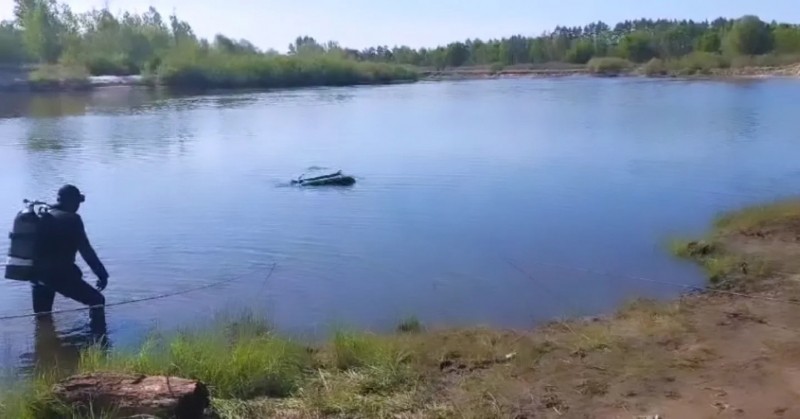 Трагедия на рыбалке: автомобиль с рыбаками съехал в реку, один погиб Трагедия на рыбалке: автомобиль с рыбаками съехал в реку, один погиб