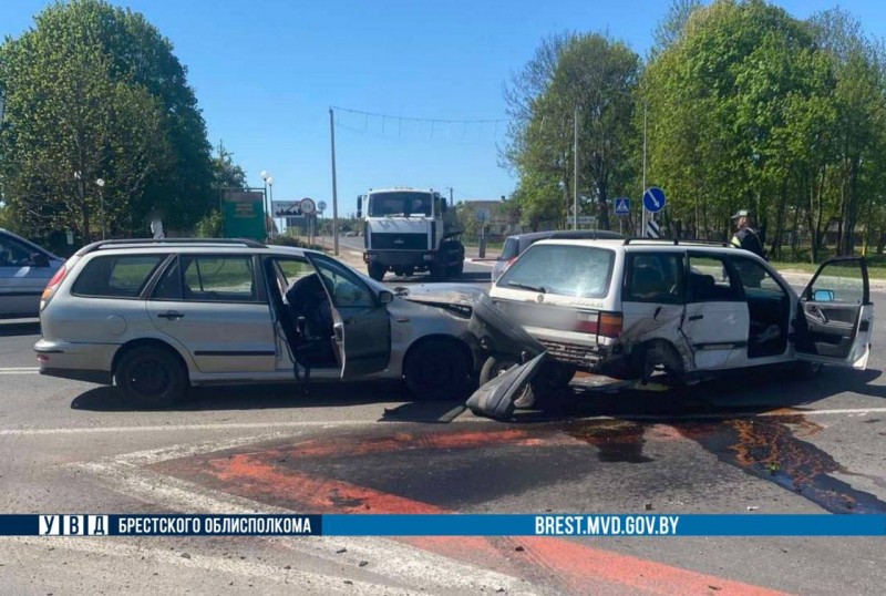 Три автомобиля столкнулись в Ивацевичах Три автомобиля столкнулись в Ивацевичах