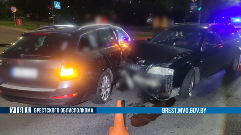 Два автомобиля, одна ошибка: подробности ДТП в Бресте Два автомобиля, одна ошибка: подробности ДТП в Бресте