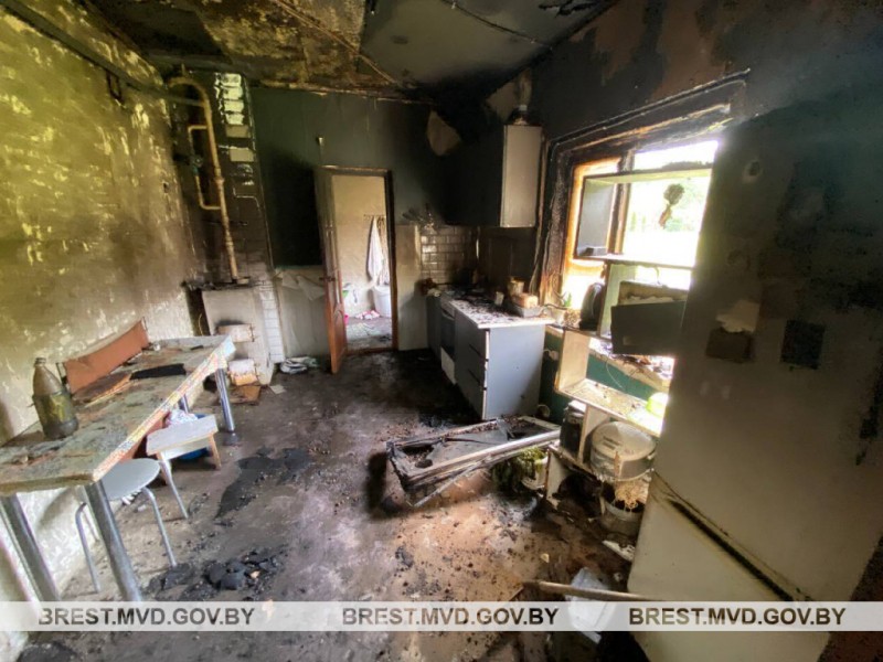 Житель Ивацевичского района поджег дом, поссорившись с женой Житель Ивацевичского района поджег дом, поссорившись с женой