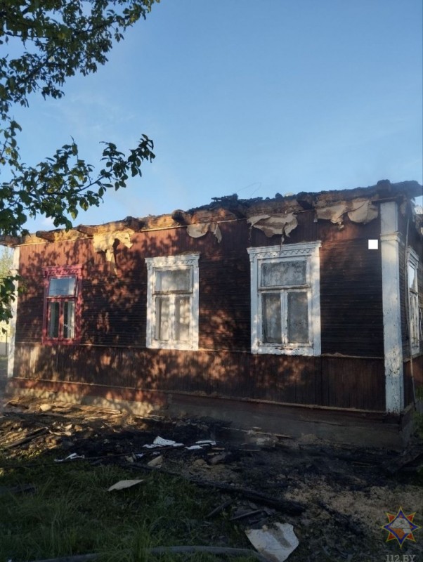 На пожаре в Пинском районе работники МЧС спасли 8 человек, в том числе 5 детей