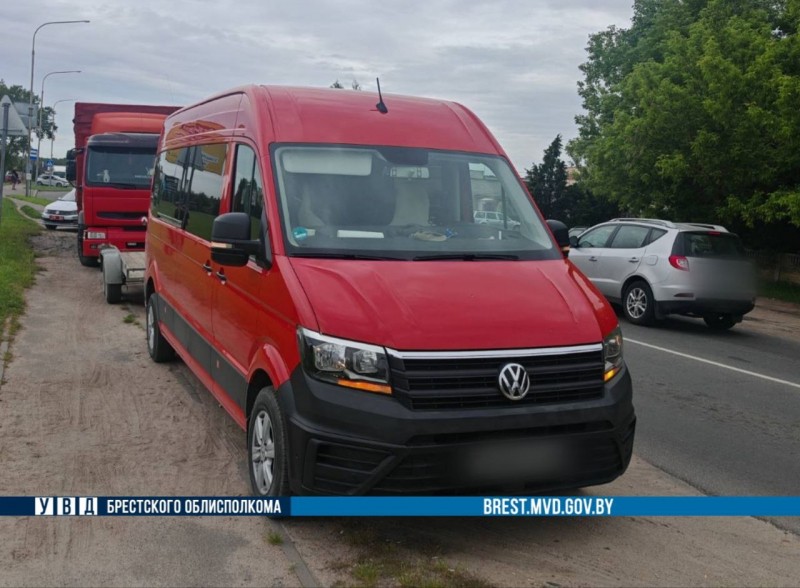 Volkswagen и Renault столкнулись в Бресте. Кто виноват в ДТП?