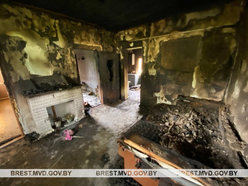 Житель Ивацевичского района поджег дом, поссорившись с женой Житель Ивацевичского района поджег дом, поссорившись с женой