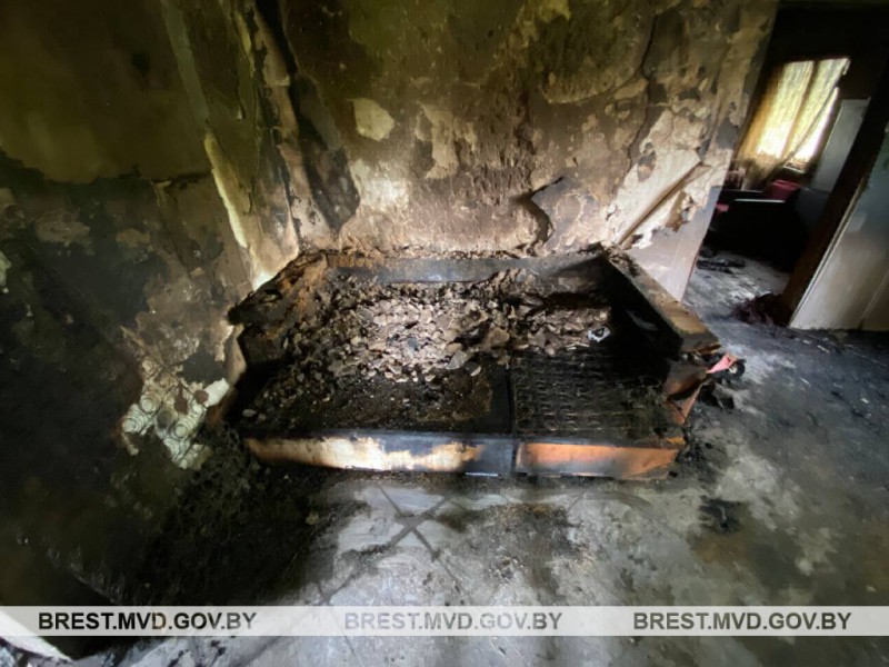 Житель Ивацевичского района поджег дом, поссорившись с женой Житель Ивацевичского района поджег дом, поссорившись с женой