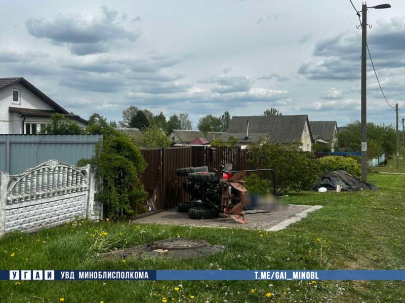 Канализационный люк стал роковым: в Беларуси погиб водитель трактора Канализационный люк стал роковым: в Беларуси погиб водитель трактора