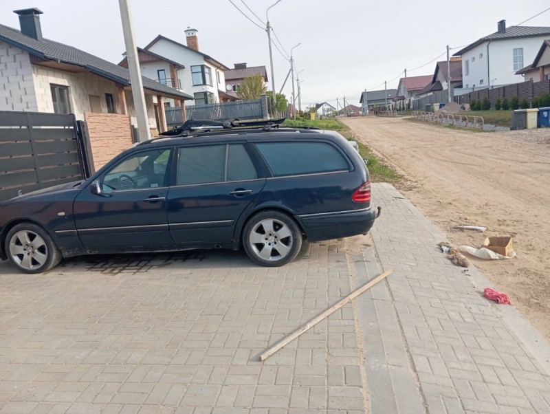 В Беларуси мужчина соорудил самоделку для того, чтобы спалить авто своего соседа