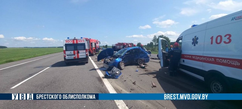 В Брестской области на трассе М1 произошло смертельное столкновение В Брестской области на трассе М1 произошло смертельное столкновение