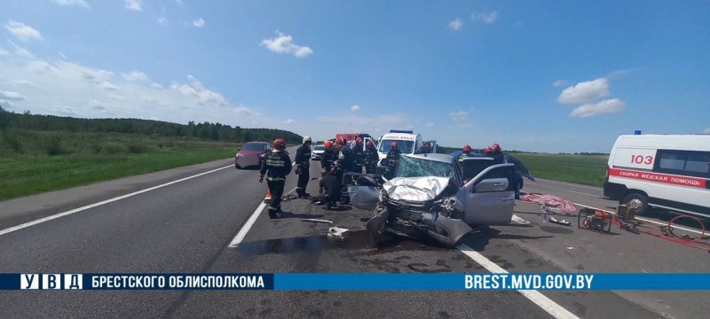 В Брестской области на трассе М1 произошло смертельное столкновение В Брестской области на трассе М1 произошло смертельное столкновение