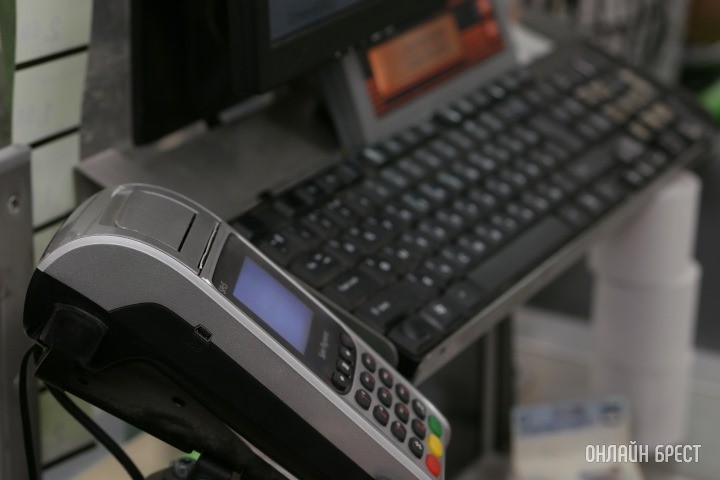 В Барановичском районе продавец давала покупателям товары в долг, из-за чего попала под суд