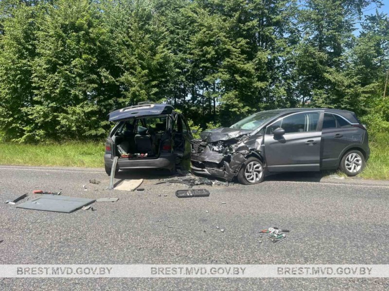 Попытка обгона закончилась аварией в Березовском районе Попытка обгона закончилась аварией в Березовском районе