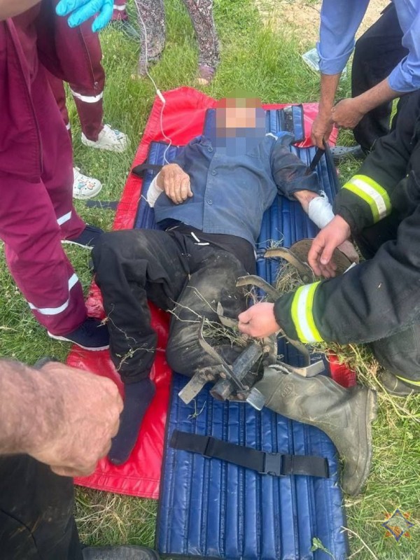 В Ивацевичском районе ногу мужчины зажало в мотокультиваторе В Ивацевичском районе ногу мужчины зажало в мотокультиваторе