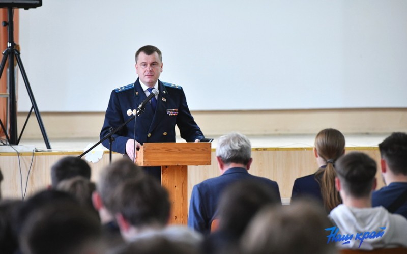 В Барановичах публично заключили под стражу учащегося колледжа В Барановичах публично заключили под стражу учащегося колледжа