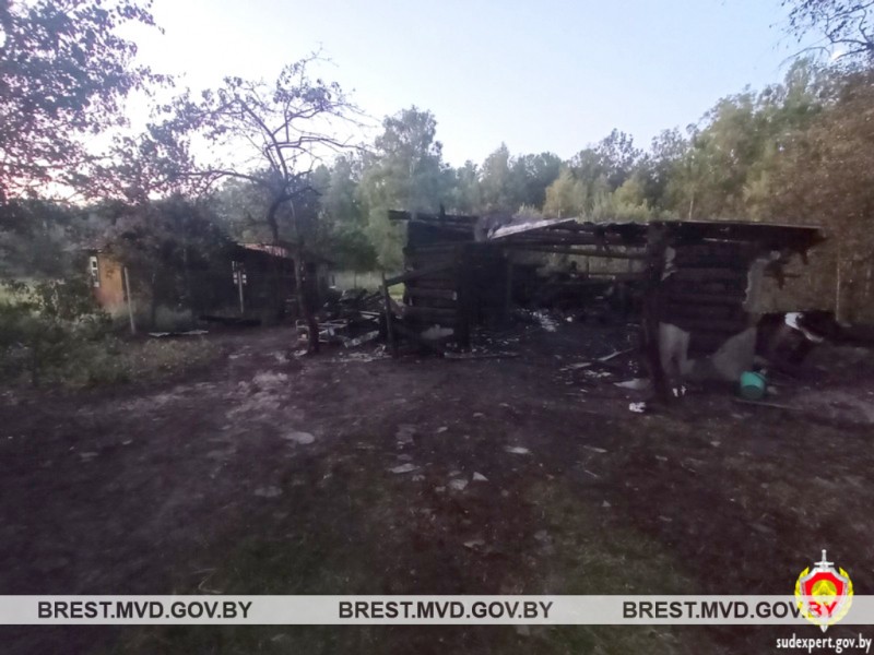 Житель Пружанского района поджёг гараж из-за отказа в кипятке для кофе