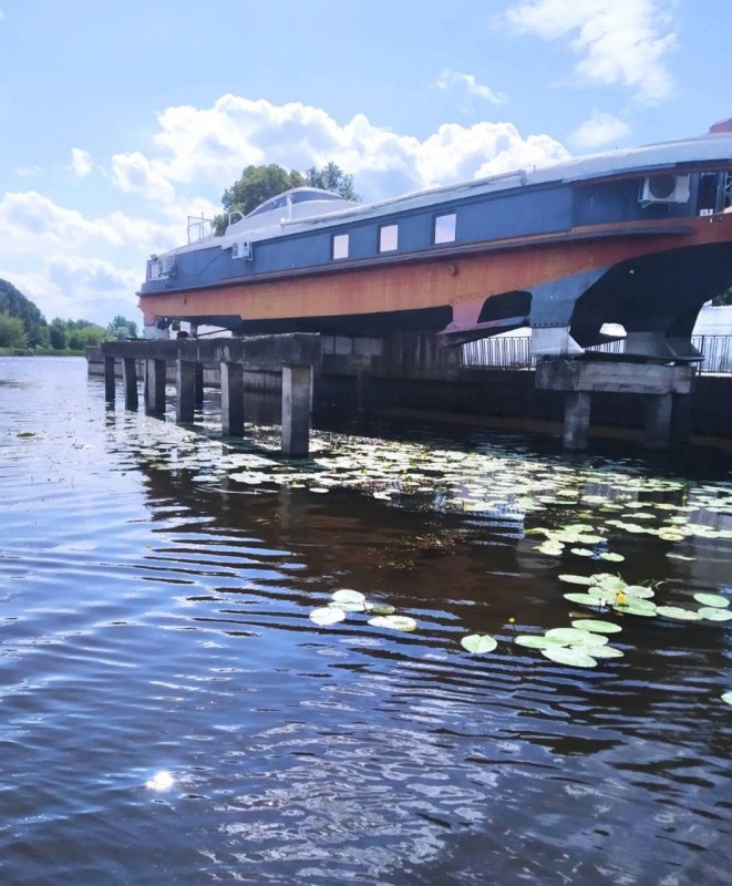 Держалась за сваю и звала на помощь. В Пинске спасли девушку