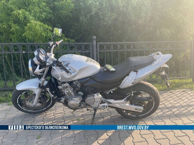 ДТП в Бресте: мотоциклист упал, избегая столкновения ДТП в Бресте: мотоциклист упал, избегая столкновения