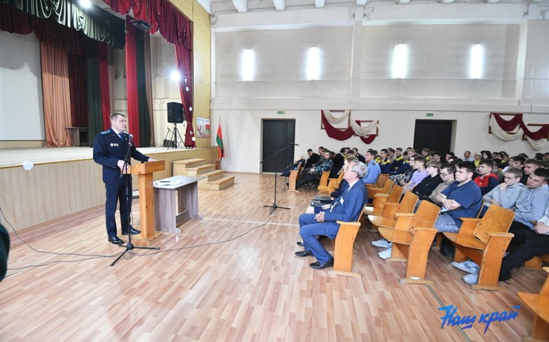 В Барановичах публично заключили под стражу учащегося колледжа В Барановичах публично заключили под стражу учащегося колледжа