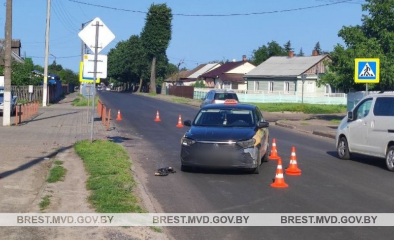 В Пинске водитель такси сбил девочку В Пинске водитель такси сбил девочку