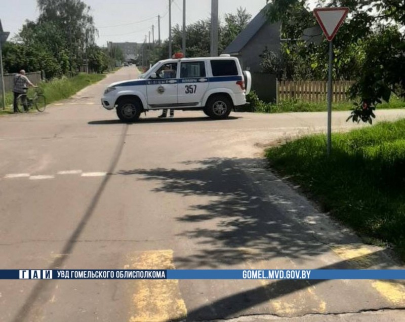 11-летний мальчик на электросамокате выскочил прямо под автомобиль — жесткое видео 11-летний мальчик на электросамокате выскочил прямо под автомобиль — жесткое видео