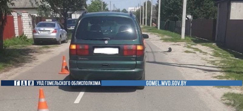 11-летний мальчик на электросамокате выскочил прямо под автомобиль — жесткое видео 11-летний мальчик на электросамокате выскочил прямо под автомобиль — жесткое видео