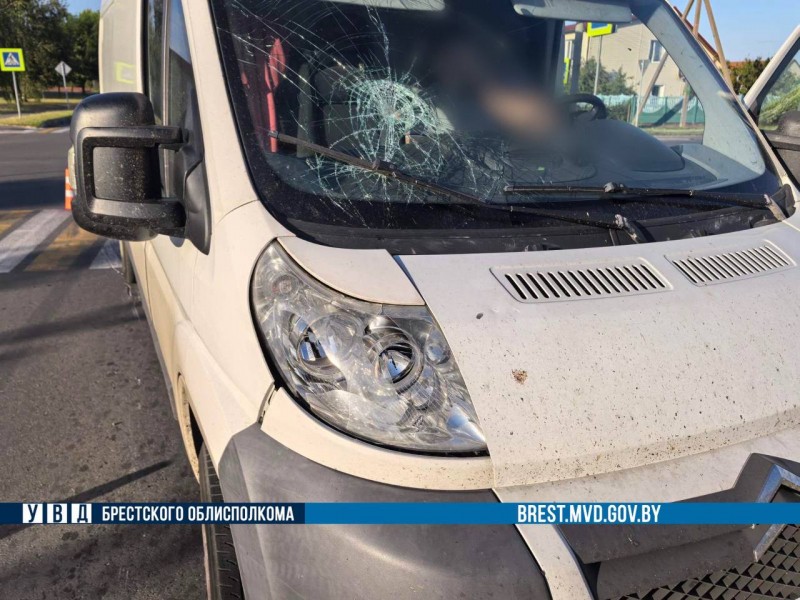 Водитель микроавтобуса сбил подростка на электросамокате в Малорите Водитель микроавтобуса сбил подростка на электросамокате в Малорите