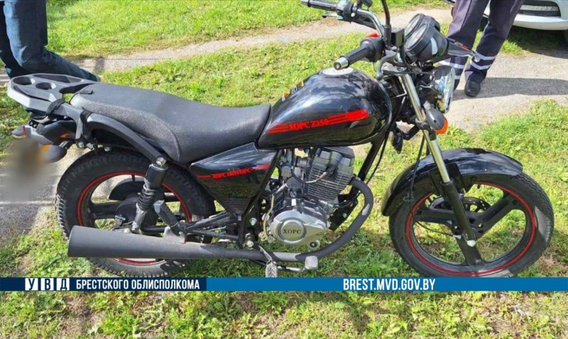 Утро в Кобрине началось с ДТП: мотоциклист не справился с управлением Утро в Кобрине началось с ДТП: мотоциклист не справился с управлением