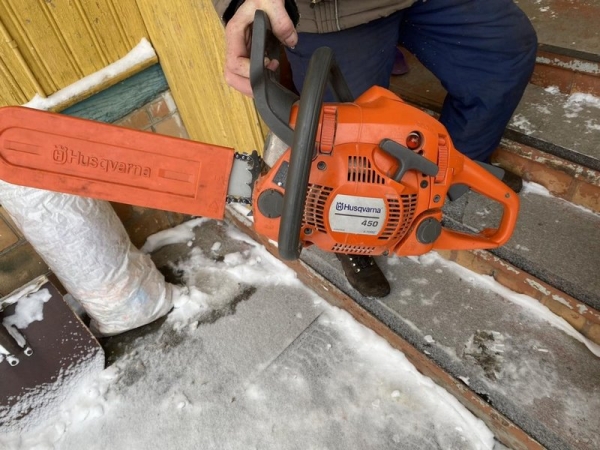 Похититель бензопилы в Брестской области сам позвонил в милицию, надеясь отвести от себя подозрение Похититель бензопилы в Брестской области сам позвонил в милицию, надеясь отвести от себя подозрение